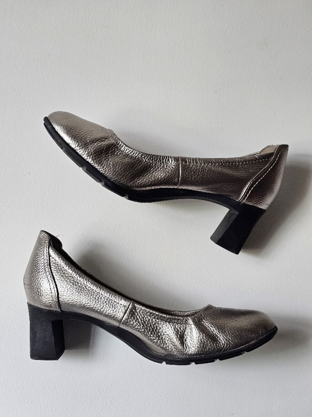 Clarks Collection Neiley Pearl Pewter Metallic Leather Block Heel Pumps 9.5 Wide - Picture 7 of 12